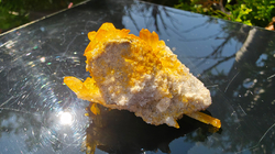 Křišťálová drúza (křemen) limonit