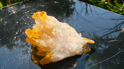 Křišťálová drúza (křemen) limonit