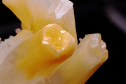 Mango křemen (s inkluzemi halloysitu)