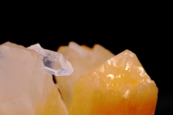 Mango křemen (s inkluzemi halloysitu)