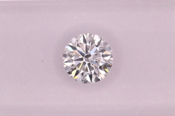 Přírodní certifikovaný diamant