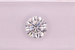Přírodní certifikovaný diamant